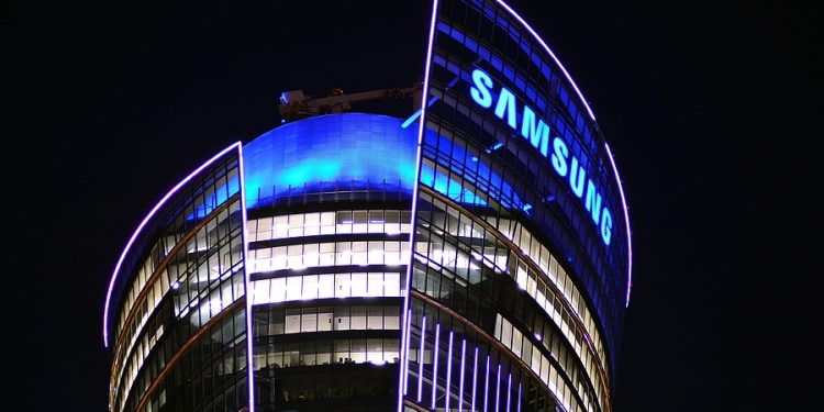 Lee Kun-Hee, Chairman of Samsung, Dies at Age 87; How Warren Buffet Helped Him