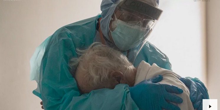 Photo of Doctor Who Worked For 256 Straight Days Goes Viral For Hugging a COVID-19 Patient