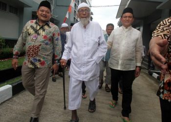 Indonesia's Abu Bakar Ba'asyir, Islamic Cleric Jailed in Connection to Bali Bombings, Released